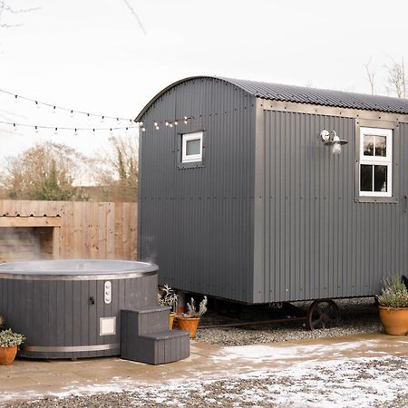 Barfield Shepherds Hut แมกเฮอราเฟลท์ ภายนอก รูปภาพ