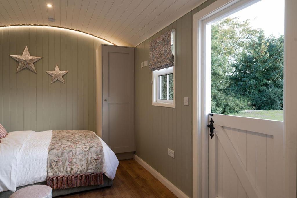 Barfield Shepherds Hut แมกเฮอราเฟลท์ ภายนอก รูปภาพ