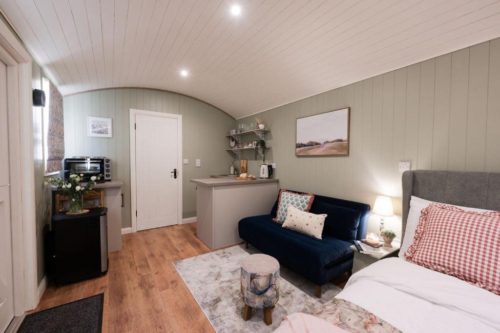 Barfield Shepherds Hut แมกเฮอราเฟลท์ ภายนอก รูปภาพ