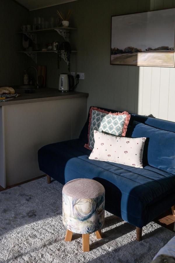 Barfield Shepherds Hut แมกเฮอราเฟลท์ ภายนอก รูปภาพ