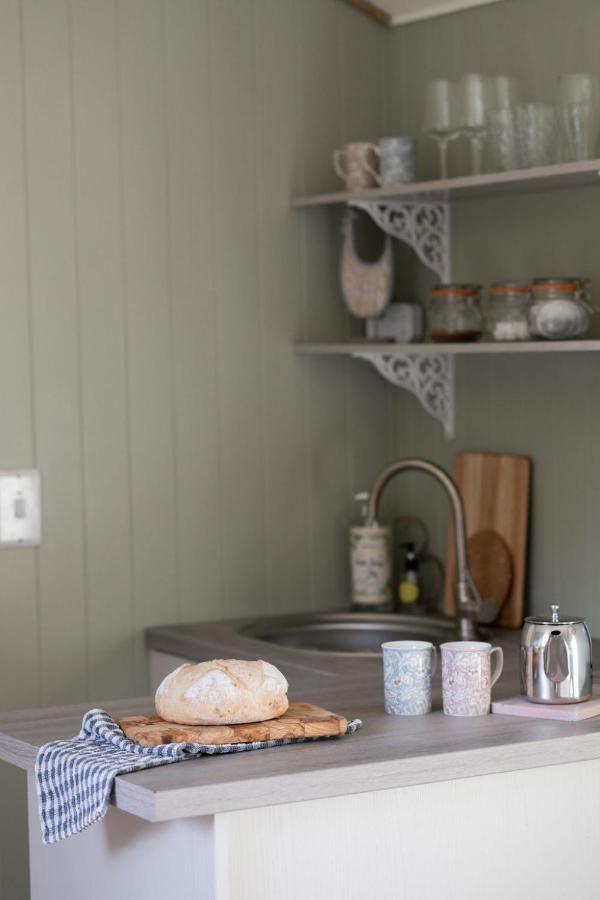 Barfield Shepherds Hut แมกเฮอราเฟลท์ ภายนอก รูปภาพ