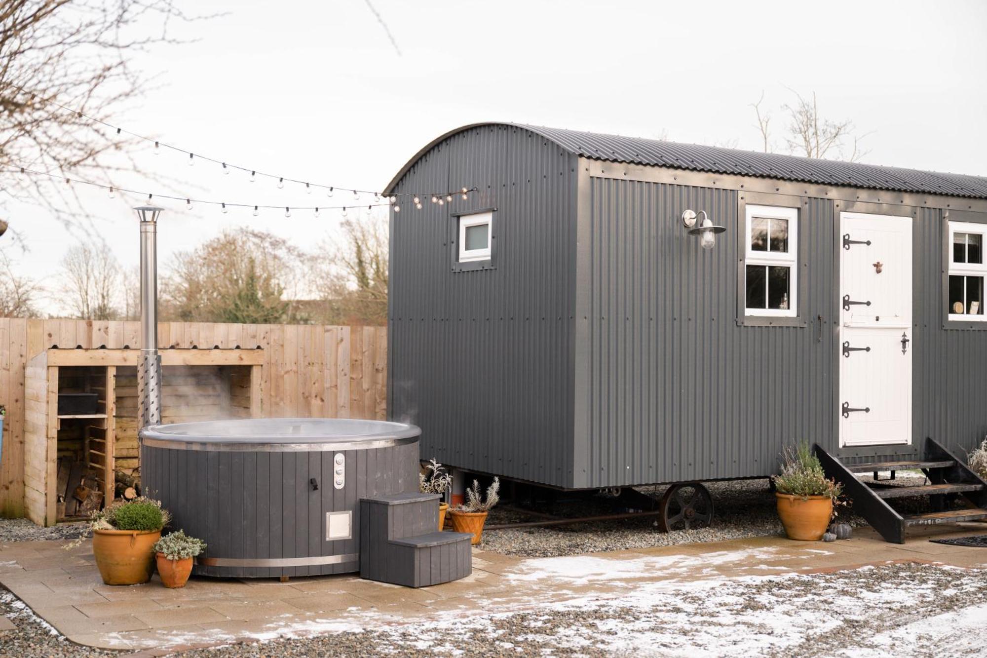 Barfield Shepherds Hut แมกเฮอราเฟลท์ ภายนอก รูปภาพ